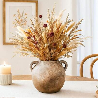 1 chiếc bình gốm màu be có tay cầm, bình gốm thủ công kiểu Wabi-Sabi dùng trang trí phòng khách, phòng ngủ, bàn, kệ, bình hoa mộc mạc với lớp hoàn thiện mờ dùng cho cắm hoa khô/tươi.