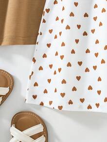 Bộ 3 món cho bé gái, thích hợp mặc đi lễ tình nhân mùa hè, kiểu dáng tay loe in hình trái tim kết hợp với váy áo màu trơn phối hợp, phong cách thường ngày. - màu nâu - Xem 5