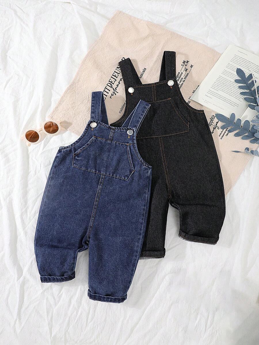 Set de 2 piezas de peto vaquero casual azul y negro para niños pequeños, conjunto de primavera/otoño con camisa de tirantes y pantalón cargo - Multicolor - Ver 1