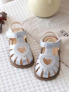 2025夏季新款女童心形凉鞋，时尚公主镂空沙滩鞋，适合幼儿和小童 - 銀色 - 查看 2