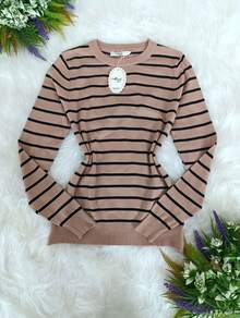 This Women's Striped Round-Neck Blouse Is Made Of Modal Fabric. - 卡其色和黑色 - 查看 3