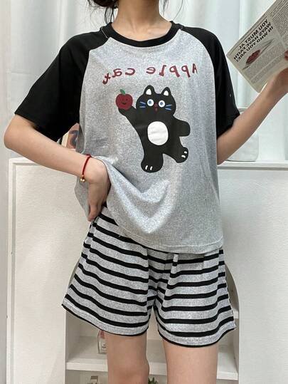 新款女士睡衣，短袖短裤两件套，圆领，宽松猫咪印花简约少女休闲风，条纹短裤休闲简约舒适时尚，适合春夏穿着，易打理面料