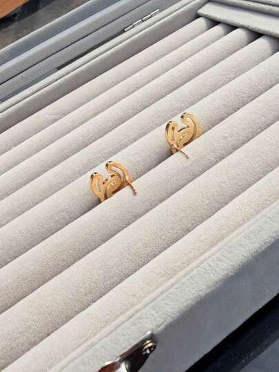 2pcs Fashionable Delicate Hollow Enamel White Earrings For Women