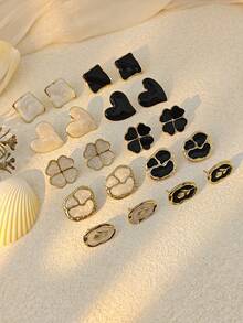 三对随机组合耳环套装，包括白色、黑色不锈钢几何方形耳环、不规则花朵耳环、心形耳钉，复古珠宝，夏季沙滩泳装配饰，时尚吸睛配饰 - 彩色 - 查看 3