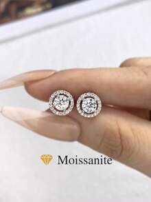 1 Đôi bông tai đính đá Moissanite tròn cắt giác 0.5-1.0 carat bằng bạc Sterling 925 - Món quà sang trọng, thanh lịch cho lễ đính hôn, đám cưới, bạn thân, sinh nhật, kỷ niệm. Trang sức cô dâu. - Bạc - Xem 4