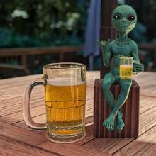 Alien Design Beer Drinking Statue, 1 Box Fun & Humorous Outer Space Room Decor, Alien Figurine With Beer Mug, Decorative Figurines Ideal Gift For Sci-Fi Fans, Ornaments - 1PC - 查看 5