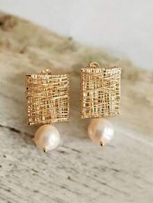 一对镂空仿珍珠吊坠耳环，创意手工精制，精致美观，适合日常佩戴，展现个人独特优雅的审美情趣。 - 耳環 - 查看 1