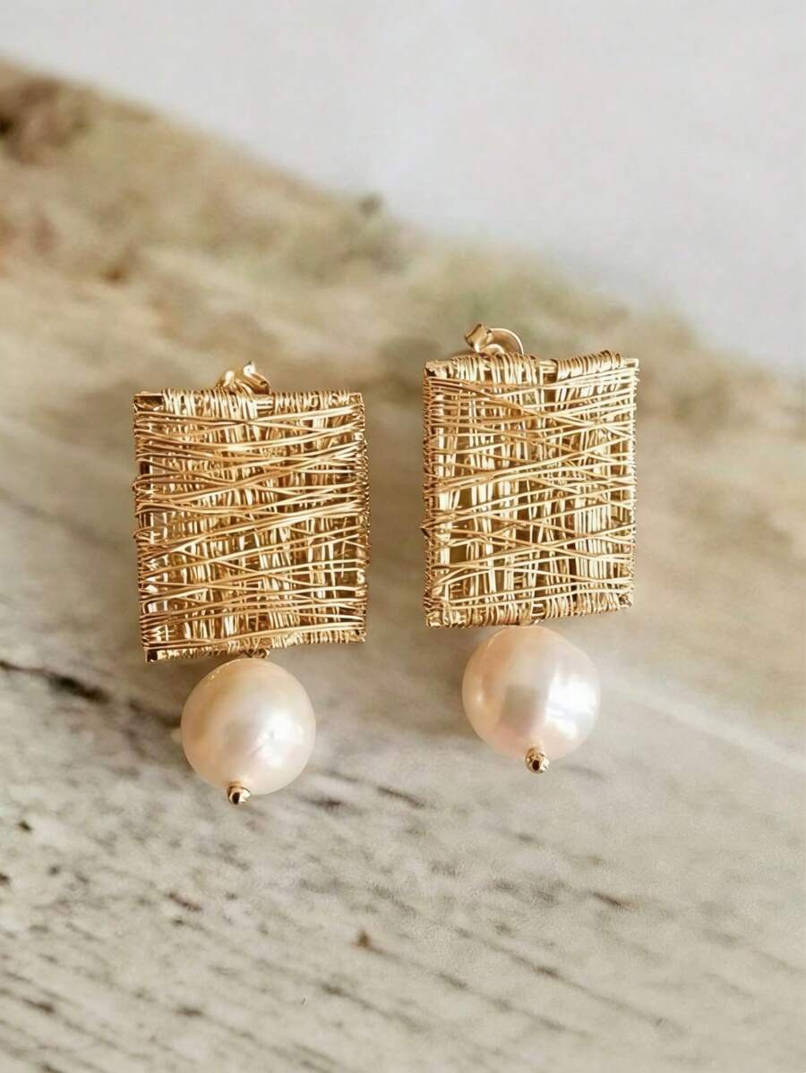 一对镂空仿珍珠吊坠耳环，创意手工精制，精致美观，适合日常佩戴，展现个人独特优雅的审美情趣。 - 耳環 - 查看 1