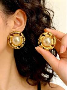 1 Pair Vintage Stainless Steel Pearl Charm Earrings For Women, Geometric Round Pearl Studs With Unique Texture - Large Style Pearl Studs - Eye-Catching Spiral Twisted Earrings - Fashion Accessories Suitable For Parties, Vacation Season And Special Occasions - Birthday Gift - Multicolor - View 1