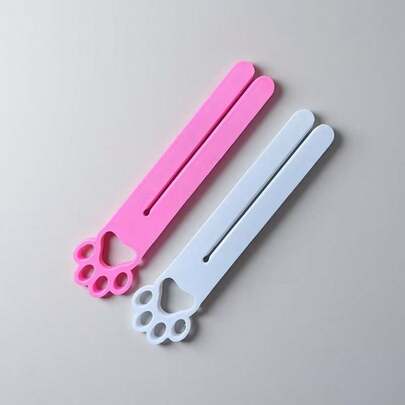 猫粮挤压器，开口设计，适用于各种尺寸的猫粮袋，可用作猫粮分配器，便携式猫形膏状猫粮袋挤压器，符合人体工学的手柄设计，操作和清洁都很方便。