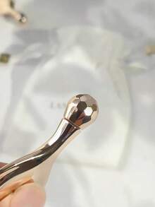 Lancôme 蘭蔻清新眼部按摩棒,緩解浮腫疲勞,抗皺放鬆按摩工具,滋潤美膚禮品,適合眼部、臉部和身體使用 - 香檳色 - 查看 8
