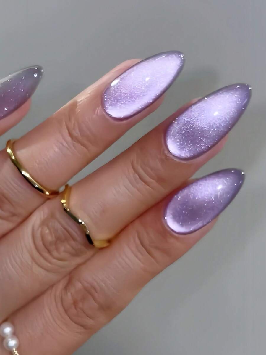 ¡Mejora tu estilo al instante! Este adhesivo de uñas con forma de ojo de gato de cristal místico púrpura de almendra mediana: elegante, misterioso y suave adhesivo de uñas con diseño de ojo de gato de lavanda y lila claro con brillo para la moda de primavera/verano. Uñas postizas de cobertura completa adecuadas para mujeres y niñas. Incluye 1 hoja de adhesivos y 1 tira de pegamento mini, entrega de color aleatorio. - Púrpura malva - Ver 1