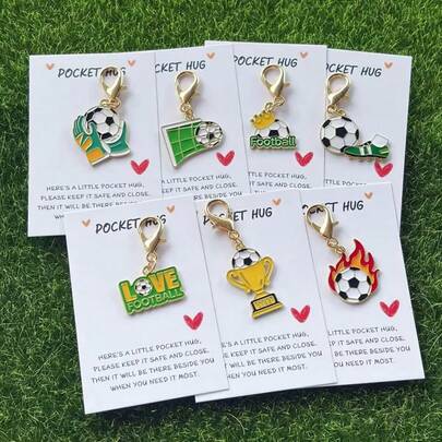 7 قطع/14 قطعة مجموعة إكسسوارات رياضة كرة القدم - سلسلة مفاتيح، بطاقة أحضان جيب، هدية مناسبة لمشجعي كرة القدم، محفظة جميلة، حقيبة ظهر، تعليق سيارة، ديكور المنزل وهدايا الحفلات - أفضل تذكارات جمع، هدية عاطفية، تصميم خيالي، قطعة فنية زخرفية