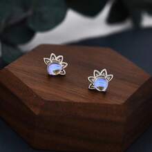 Bông tai hình vương miện đá mặt trăng bằng bạc 925, bông tai bạc 925 kiểu gọng càng cua, bông tai đá mặt trăng, kiểu dáng tối giản, thích hợp cho tiệc tùng và đám cưới. - Đá Mặt Trăng - Xem 4