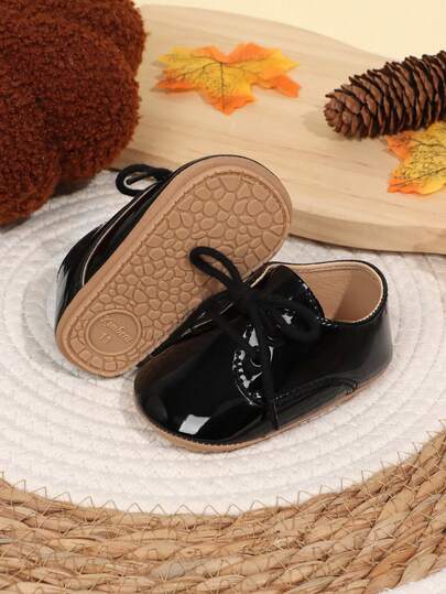 1 par de zapatos deportivos casuales de unicolor con diseño de cordones y suela antideslizante para niños pequeños, zapatos para primeros pasos de bebé adecuados para primavera y otoño