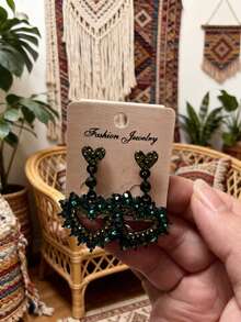 1 Pair Exquisite Yellow-Green Crystal Inlaid Heart-Shaped Earrings, Paired With Soft Velvet Background, Showcasing Exotic Romance And Elegant Style - Heart-shaped 2451 - View 6
