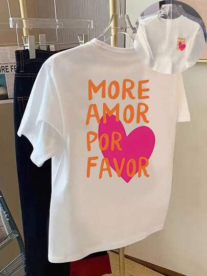 Camiseta de manga corta de cuello redondo con estampado de corazón morado y texto "MORE AMOR POR FAVOR" en naranja, de corte holgado y sin forro, adecuada para vacaciones, verano y primavera