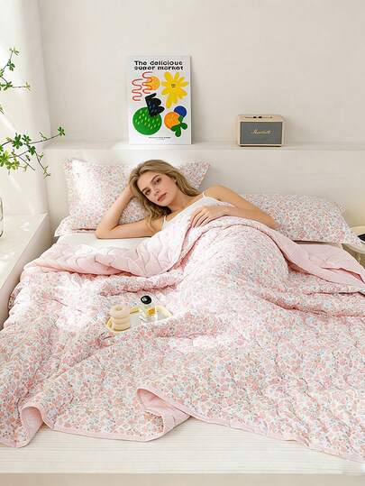 1pc Soft Washed Summer Quilt, Skin-Friendly Fabric, Full AB Filling Design, Colorfast Printing, Silky Smooth Feel, Breathable And Durable, Lightweight Summer Blanket, Fashionable Printed Comforter, Suitable For Home Bedroom Decor, Wedding Supplies, Valentine's Day, Easter Gifts, Mother's Day Gifts, All Seasons