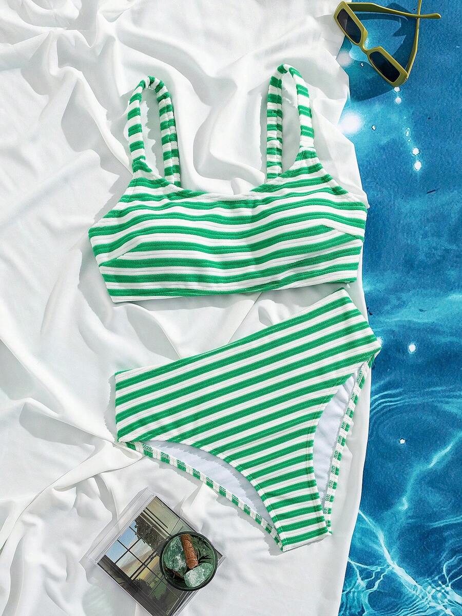 Bộ bikini nữ kiểu dáng dễ thương và ngọt ngào, gồm 2 món, chất liệu vải thun kẻ sọc, thoải mái và mềm mại, thích hợp cho kỳ nghỉ biển. - màu xanh lá - Xem 1