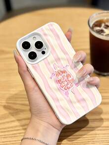 1pc Soft Pastel Yellow Striped Sea Turtle Pattern Phone Case, Water Ripple Crinkle Design, Compatible With IPhone 17 Pro Max/17 Pro/16 Pro Max/16 Pro/16/15 Pro Max/15 Pro/15/14 Pro Max/14/13 Pro Max/13 Pro/13/12 Pro Max/12 Pro/12/11, Dustproof Waterproof Shockproof Anti-Fall - White - View 4