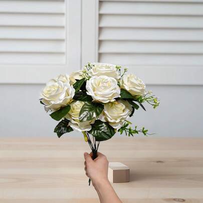 12 cành hoa hồng trắng nhân tạo, hoa lụa cao cấp sống động như thật, chất liệu không phải xốp, thích hợp trang trí nhà cửa, phòng ngủ, bàn ăn, đám cưới, bó hoa cô dâu, hoa cài áo, cắm hoa. Thích hợp cho nhà cửa, nhà hàng, phòng ngủ, trang trí bình hoa.