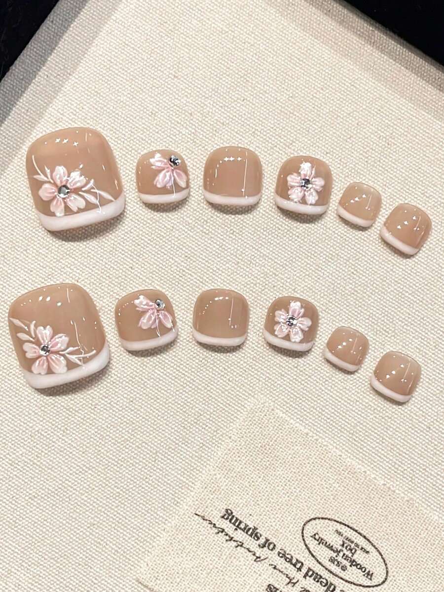 12片（脚趾甲）手工制作按压式脚趾甲，白色法式立体蝴蝶雕刻小钻石，可爱可拆卸脚趾甲，适合女士和女孩日常佩戴，可用于派对、美甲，赠送脚趾甲果冻胶和磨甲贴。