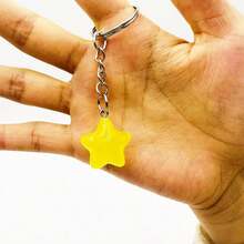 Llavero con estrellas que brillan en la oscuridad, adecuado para bolsos y mochilas, perfecto como recuerdo de fiesta y regalo de cumpleaños - Multicolor - Ver 10