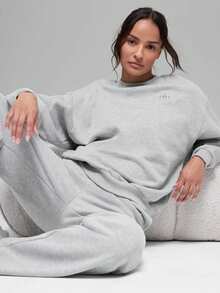 Alo Yoga Accolade Crew Neck Pullover Unisex - 淺灰色 - 查看 3