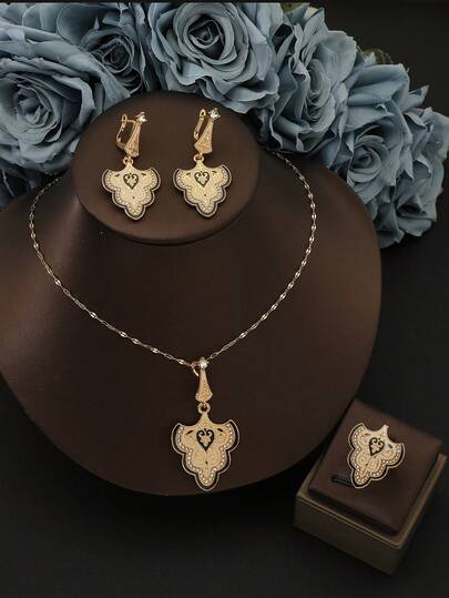 Set de 4 piezas de joyería vintage con colgante de nube y llama, aretes y anillo, adecuado para boda, regalo festivo, accesorios de mujer de alta calidad con microincrustaciones de circonita
