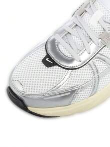 Nike 男士 V2K RUN 轻便透气复古跑步鞋，休闲时尚厚底运动鞋，2026 春季新款 HJ4497-100 - 銀色 - 查看 8