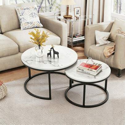 Pozłacany, składany, okrągły stolik kawowy z drewnianym, marmurowym blatem i solidną metalową ramą, odpowiedni jako stolik pomocniczy do salonów, sypialni, balkonów i tarasów.