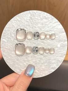 12片Y2K风格手工脚趾甲贴纸，镶嵌白色水钻，法式金属质感设计，卡通可拆卸设计，适合女性和女孩日常派对佩戴。附赠胶水和指甲锉。 - 白色 - 查看 13