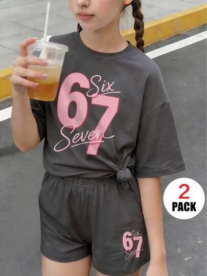 两件套女童休闲运动套装，粉色数字字母印花短袖T恤搭配松紧腰短裤，甜美又不失个性，适合校园、街头、日常穿着，舒适透气。