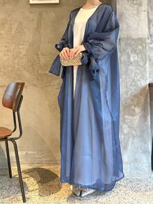 1 chiếc áo choàng dài kín đáo bằng vải organza bóng mượt, thanh lịch. - Màu xanh lam - Xem 3