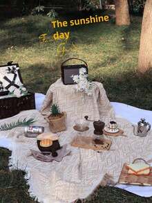 这款卡其色几何图案流苏野餐垫是露营和海滩的时尚必备单品。这款时尚的流苏露营垫便于携带,是户外露营或公园约会的理想之选。它易于携带且可折叠。 - 彩色 - 查看 6