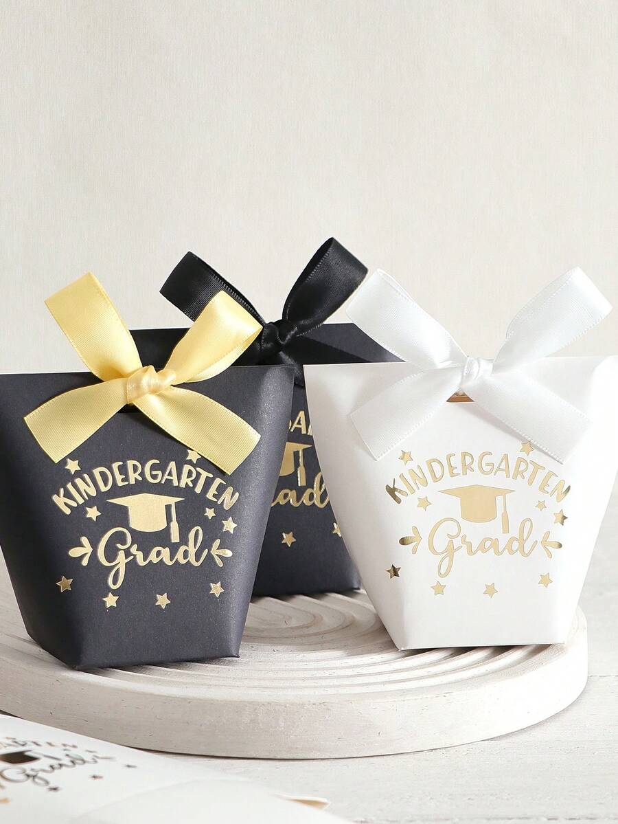 Kindergarten Graduation Gift Box, Foil Stamped Graduation Cap Pattern Ribbon Bow Favor Box, Black & White Square Party Celebration Return Gift Box, Graduation Season Commemorative Gift Box