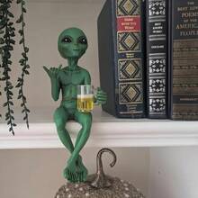 Alien Design Beer Drinking Statue, 1 Box Fun & Humorous Outer Space Room Decor, Alien Figurine With Beer Mug, Decorative Figurines Ideal Gift For Sci-Fi Fans, Ornaments - 1PC - 查看 1