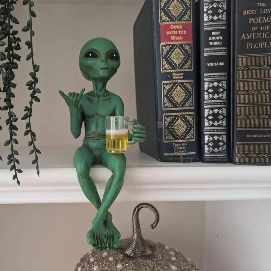Alien Design Beer Drinking Statue, 1 Box Fun & Humorous Outer Space Room Decor, Alien Figurine With Beer Mug, Decorative Figurines Ideal Gift For Sci-Fi Fans, Ornaments - 1PC - 查看 1