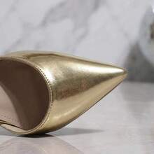 Zapatillas de tacon elegantes y tacones de aguja stiletto con punta fina puntiaguda, zapatillas elegantes de mujer fabricadas en PU con acabado brillante y cierre de correa al tobillo con hebilla, zapatos para mujer estilo glamuroso y sofisticado para fiesta o noche con suela antideslizante cómoda - Dorado - Ver 5