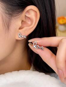 1 paire de boucles d'oreilles en acier inoxydable avec lettres "LOVE", boucles d'oreilles de haute qualité, non décolorantes. Bijou quotidien cadeau pour femmes, accessoire de boucles d'oreilles unisexe pour couple - Argent - Voir 9