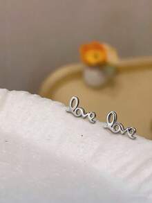 1 paire de boucles d'oreilles en acier inoxydable avec lettres "LOVE", boucles d'oreilles de haute qualité, non décolorantes. Bijou quotidien cadeau pour femmes, accessoire de boucles d'oreilles unisexe pour couple - Argent - Voir 6
