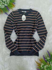 This Women's Striped Round-Neck Blouse Is Made Of Modal Fabric. - 黑色和卡其色 - 查看 3