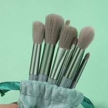 13 piezas Juego de brochas de maquillaje multifuncional, adecuado para sombra de ojos/base/BB cream/corrector, cerdas suaves no irritantes. Incluye brochas para polvo/iluminador/rubor, adecuado para principiantes y profesionales. Maquillaje completo en un solo set, eficiente y práctico. Las cerdas suaves recogen el polvo uniformemente, aplicación natural y suave. Herramienta esencial para el maquillaje diario y tutoriales de maquillaje. Fácil de almacenar. - A - Ver 6