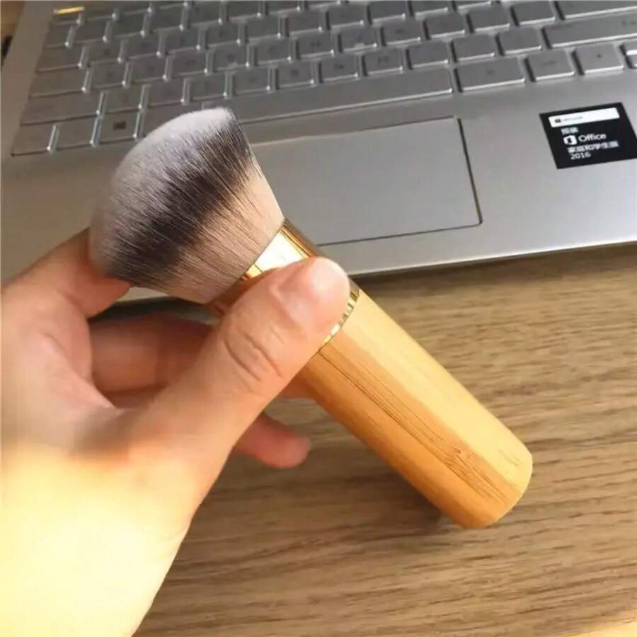 Airbrush Finish Bamboo Foundation Brush With Dense Soft Synthetic Hair Makeup Brush For Powder Bronzer Blush - 預設 - 查看 1