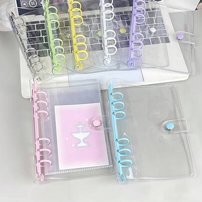 1 chiếc bìa đựng tài liệu trong suốt, nhiều màu sắc, khổ A6, có khóa bấm đơn, dùng để đựng thẻ thần tượng, sticker, nhật ký, album ảnh, có thể lưu trữ ảnh đẹp, tiết kiệm chi phí, dùng làm văn phòng phẩm, sổ tay, sách sticker, đồ dùng văn phòng, đồ dùng học tập, đồ dùng cho năm học mới.