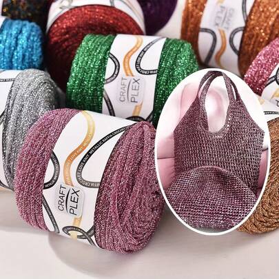 一卷60码长的3毫米涤纶空心金银线编织工艺绳，多种鲜艳颜色可选，非常适合圣诞节和各种节日装饰以及手工包袋制作。