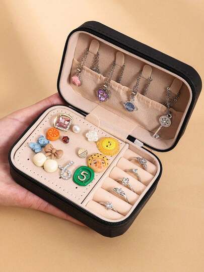 1 hộp đựng trang sức đa năng chống thấm nước, dung tích lớn, hộp đựng trang sức du lịch bằng da PU, giá trưng bày trang sức, hộp đựng trang sức hai lớp, thích hợp đựng dây chuyền, nhẫn, bông tai, vòng tay, đồng hồ, son môi, nước hoa, v.v. Lý tưởng làm quà tặng Ngày của Mẹ, quà tặng bất ngờ Lễ Phục Sinh, quà sinh nhật cho bạn bè/bạn học, trang trí phòng, trang trí phòng ngủ, trang trí đám cưới, hộp đựng nước hoa.