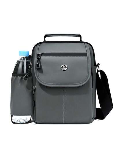 1个纯色尼龙面料拉链多层背包，休闲时尚双肩包/单肩包/斜挎包，男士适用，适合日常通勤、工作、商务场合。