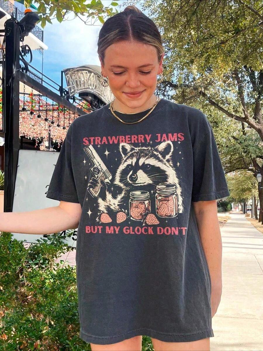 Funny Raccoon Shirt, Trash Panda, Animal Meme, Strawberry Jams , Humor Tee, Sarcastic Top, Vintage Graphic Shirts For Men Women - Xám - Xem 1