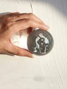 1 Peça, Bola de Cristal Gravada em 3D com Suporte, Peso de Papel de Peixe, Esferas de Vidro Decorativas, Bola de Cristal 3D com Suporte, Peso de Papel de Vidro, Decoração de Mesa para Meninas, Filhas, Decoração de Quarto, Decoração Doméstica - 1PC - Visão 5